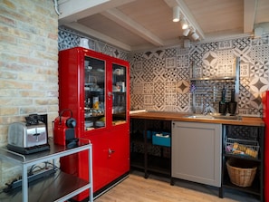 Cabinetry, Eigentum, Countertop, Küchengerät, Spüle, Haushaltsgerät, Küche, Herd, Gebäude, Interior Design