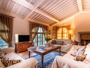Tabelle, Möbel, Eigentum, Couch, Gebäude, Komfort, Holz, Interior Design, Wohnzimmer, Fenster