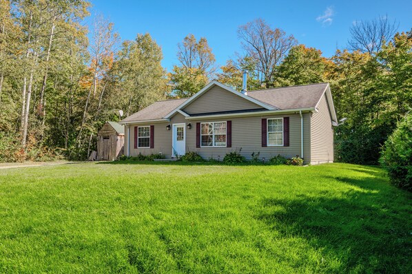 Welcome to Maple Cottage, a cozy retreat surrounded by nature, offering peace and privacy just minutes from Miller Lake.
