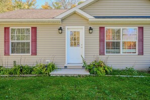Welcome to Maple Cottage, where comfort and tranquility await you. A warm and inviting entry with beautifully landscaped surroundings.