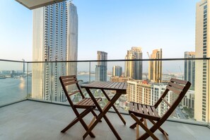 Balcony Retreat: Unwind with stunning skyline views from your private terrace!