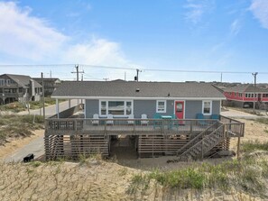Morr to Sea Rear Exterior