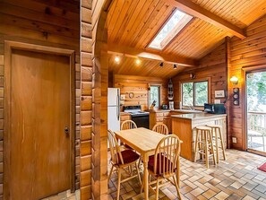 Kitchen/Dining