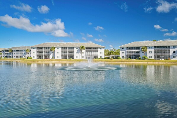 BH202 - This Naples condo offers stunning lakefront view