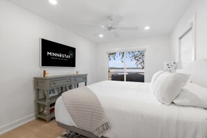 Bedroom 1 King - Main floor