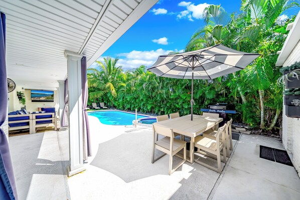 Outdoor dining