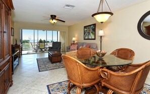 Dining Area - Seating for four
