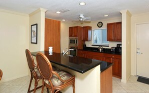 Kitchen - Open concept, granite countertops