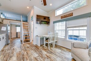 2-Story Cabin | Central A/C & Heating | Self Check-In