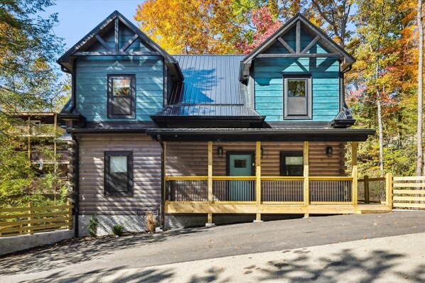 Gatlinburg Cabin with Indoor Pool Sleeps 10 with Hot Tub
