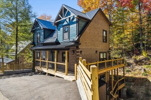 Gatlinburg Cabin with Indoor Pool Sleeps 10 with Hot Tub