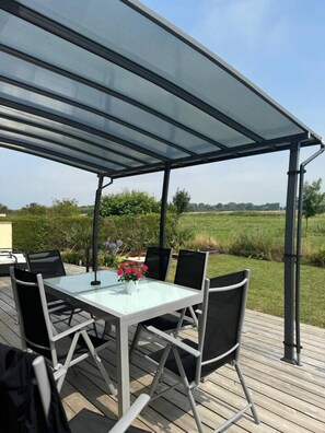 Garten Terrasse hinten.