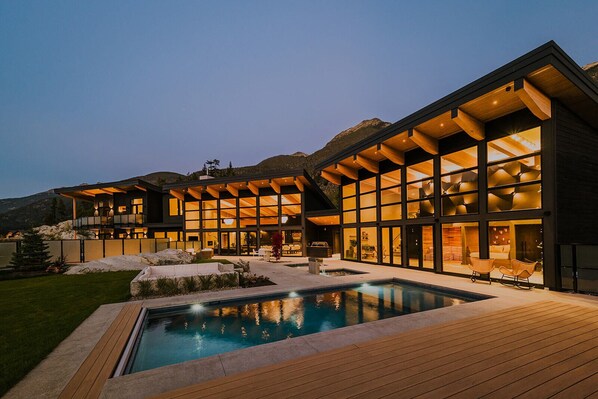Wedge Mountain Lodge & Spa: Summer Twilight