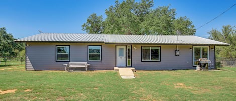 Millsap Vacation Rental | 3BR | 2BA | 1,850 Sq Ft | Step-Free Entry