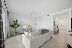 Entryway into the living room
