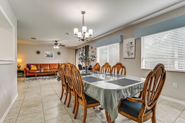 Lutz Vacation Rental | 5BR | 4BA | 3,127 Sq Ft | 1 Step Required