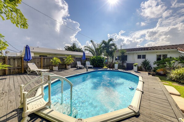 Oakland Park Vacation Rental | 2BR | 2BA | 1,200 Sq Ft | 1 Step Required