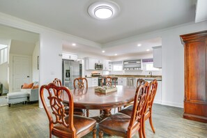 Dining Area & Kitchen
