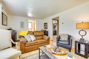 Living Room | 1st Floor | Smart TV