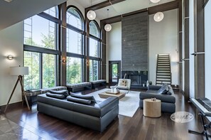 Great Room &amp; Fireplace