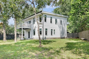 Aloha Treehouse | Walk to Park Circle!