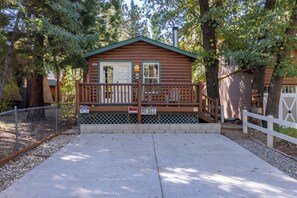 2 parking spot at front of the house for easy access. 