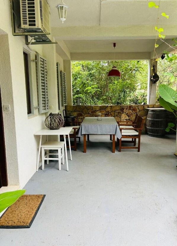 Outdoor dining