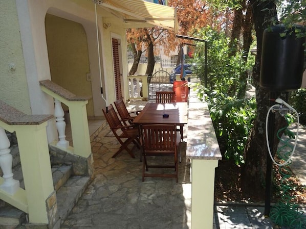 Outdoor dining