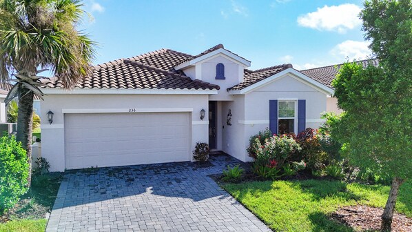 Beautiful 3 bedroom home situated in Prime Venice Woodlands community