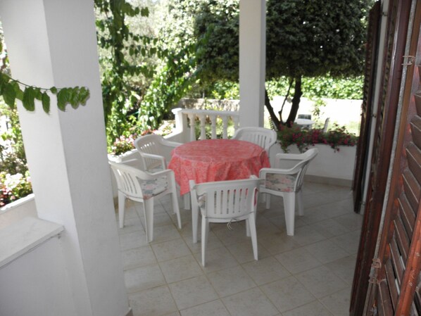 Outdoor dining