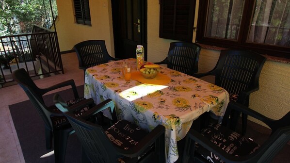 Outdoor dining