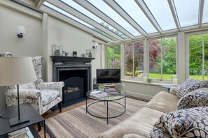 Railway Cottage: Garden Room 