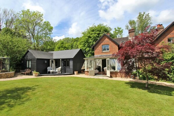 Railway Cottage and Cabin
