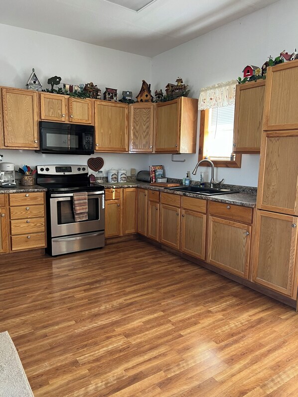 Full kitchen