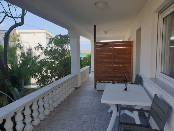 Outdoor dining