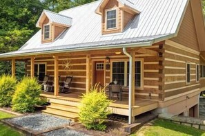Charming log cabin with mountain-view porch in the Appalachians