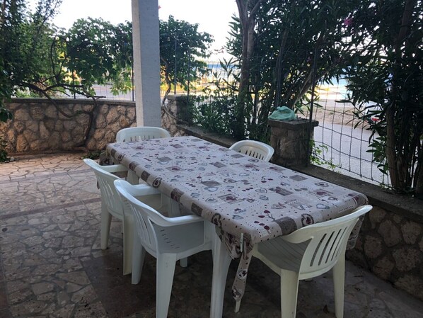 Outdoor dining