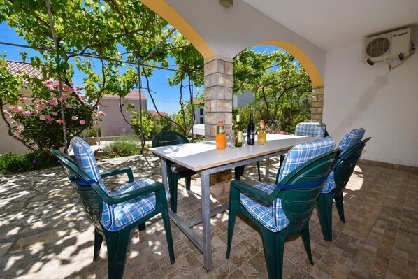 Outdoor dining
