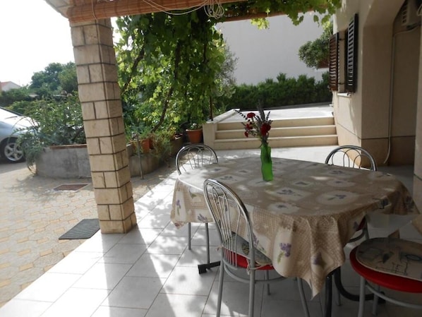 Outdoor dining