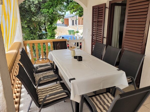 Outdoor dining