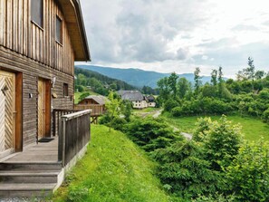 Immediate Surroundings [summer] (&lt;1 km)
