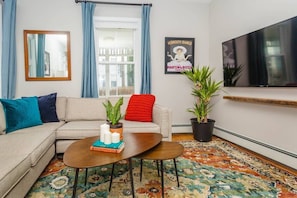 Duplex 1: Couch with TV