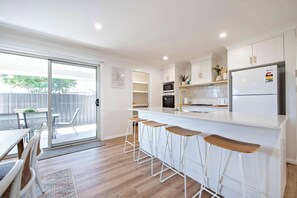 Breakfast bar