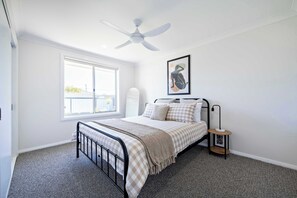 Bedroom - Queen, BIR + Ceiling fan