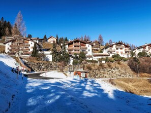 Árbol, Casa, Barrio Residencial, Casa, Invierno, Nieve, Asentamientos Humanos, Congelación, Pendiente, Pueblo