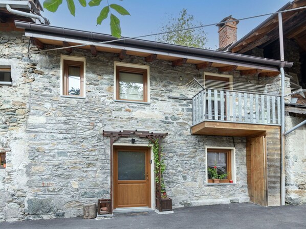 Propriété, Fenêtre, Ciel, Bois, Porte, Bâtiment, Zone Résidentielle, Chalet, Immobilier