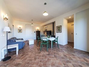 Furniture, Hall, Houseplant, Picture Frame, Wood, Flooring, Floor, Living Room, Real Estate, Hardwood