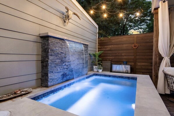 Enjoy our amazing private hut tub pool with your family and friends!  