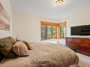 Primary bedroom: King bed, TV, ensuite