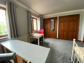 Studley Knapp, Milton Keynes - Host & Stay